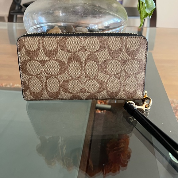 Coach purse with matching wallet. - Picture 12 of 13
